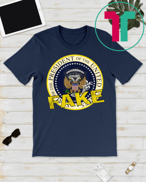 Fake Presidential Seal 45 Es Un Titere Puppet Trump T-Shirt One Term Donnie Merchandise Gift T-Shirt