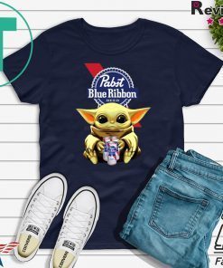 Baby Yoda Hug Pabst Blue Ribbon Beer ShirtBaby Yoda Hug Pabst Blue Ribbon Beer Shirt