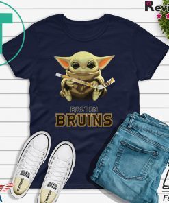 Star Wars Baby Yoda hug Boston Bruins shirt