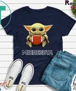 Star Wars Baby Yoda hug Minnesota Golden Gophers shirt