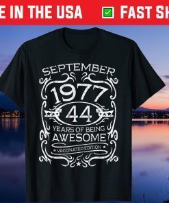 Birthday 44 Years Old Apparel Vintage September 1977 44th Birthday Classic T-Shirt