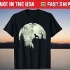Golden Retriever Dog and Moon Howl In Forest Dog Halloween T-Shirt