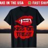 Kiss or Treat Lips Halloween Vampire Teeth Hallowen Costume T-Shirt