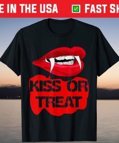 Kiss or Treat Lips Halloween Vampire Teeth Hallowen Costume T-Shirt