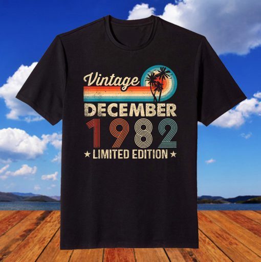 Vintage December 1982 39th Birthday 39 Year Old T-Shirt