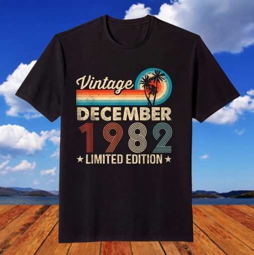 Vintage December 1982 39th Birthday 39 Year Old T-Shirt