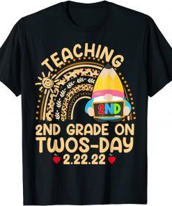 Boho Rainbow Gnome Teaching 2nd Grade On Twosday 2.22.22 Gift T-Shirt