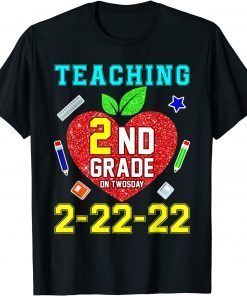 Teaching Kindergarten Grade On Twosday 2-22-22 22nd Teachers Classic Shirt