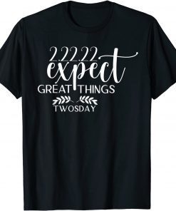 Twosday 2022 Expect Great Things Tuesday 22nd February 2022 T-Shirt