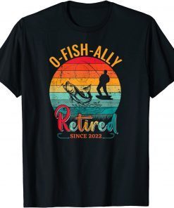 Ofishally Retired 2022 Tee Fishing Retro Retirement Dad T-Shirt