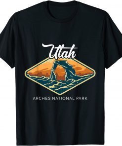 Vintage Retro Utah Arches National Park Sign Board Logo Limited Shirt