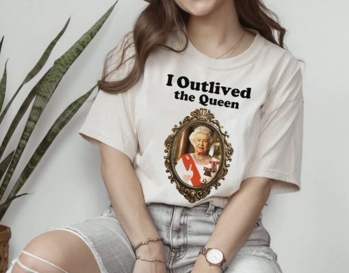 I Outlived The Queen Elizabeth II Vintage T-Shirt