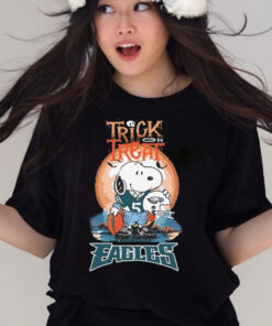 Trick Treat Snoopy Teams Philadelphia Eagles NFL T Shirt